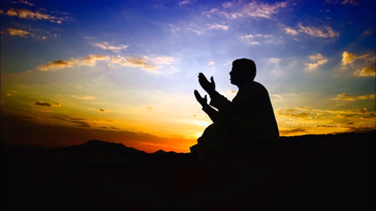 الدعاء في زمن المحن: بين القوة والسلبية