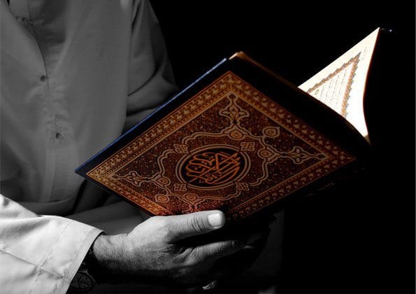 الَّذِينَ يُمَسِّكُونَ بِالْكِتَابِ