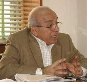 المساجد صارت حظائر وحانات - بقلم :فهمي هويدي