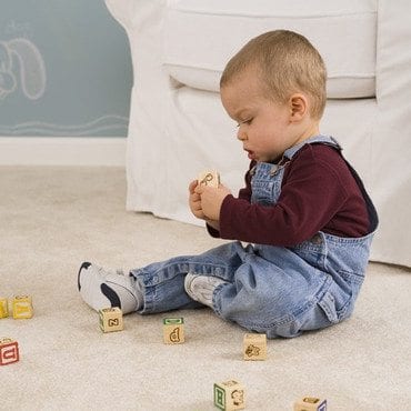 الأطفال بين الشَّهر الثامن و الرَّابع عشر..ملامح وقدرات