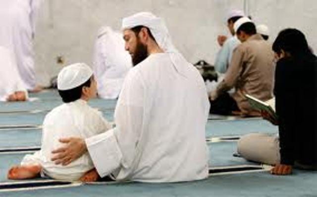 اهتمام الداعية بأبنائه.. اللبنة الأولى لقوة المجتمع