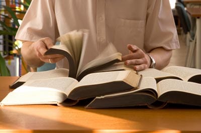 لماذا يشعر البعض "بالملل" أثناء القراءة؟