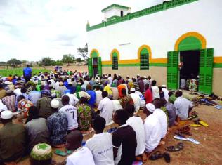 رمضان في بوركينافاسو .. شهر العبادة والتكافل