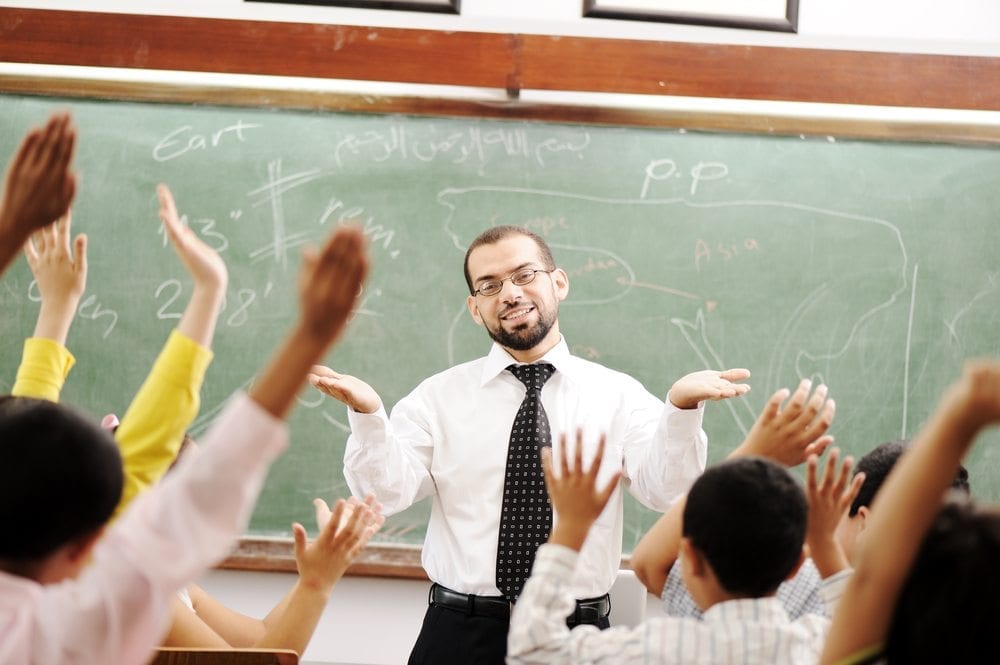 حضرة المعلم.. إن لم تكن لها فلا تبرح بيتك