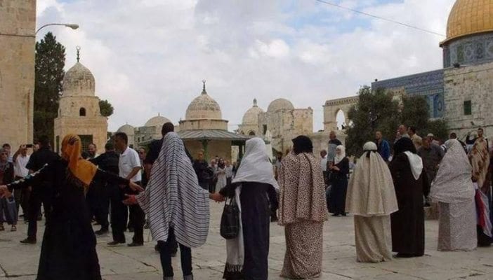 المرابطات في الأقصى .. شوكة في حلق المتطرفين الصهاينة