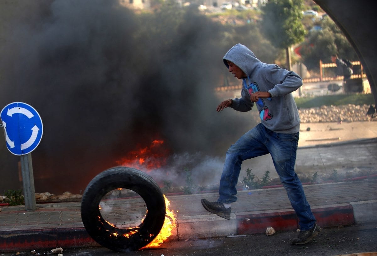 أصوات نشاز تحارب الانتفاضة