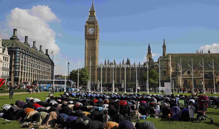عدد المسلمين ببريطانيا يتجاوز الثلاثة ملايين