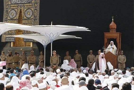 إمام الحرم المكي: حصار الشام وفلسطين ومضايا يبشر بقرب الفرج