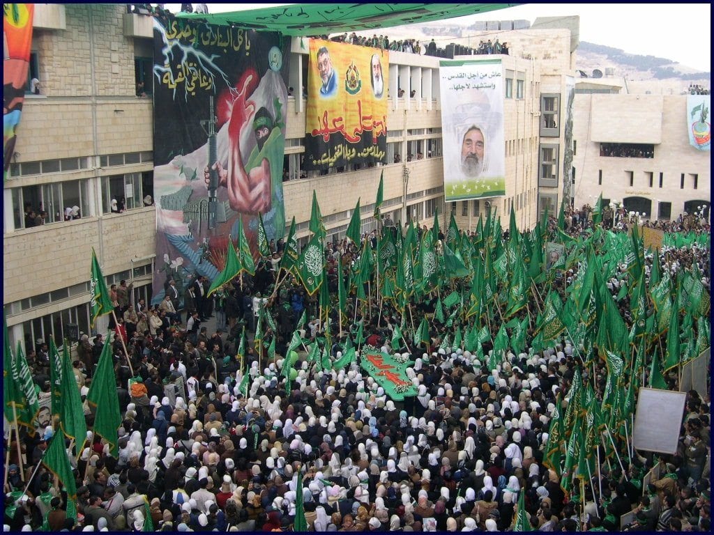 شعار "المقاومة" يحصد الفوز في انتخابات طلابية بالضفة