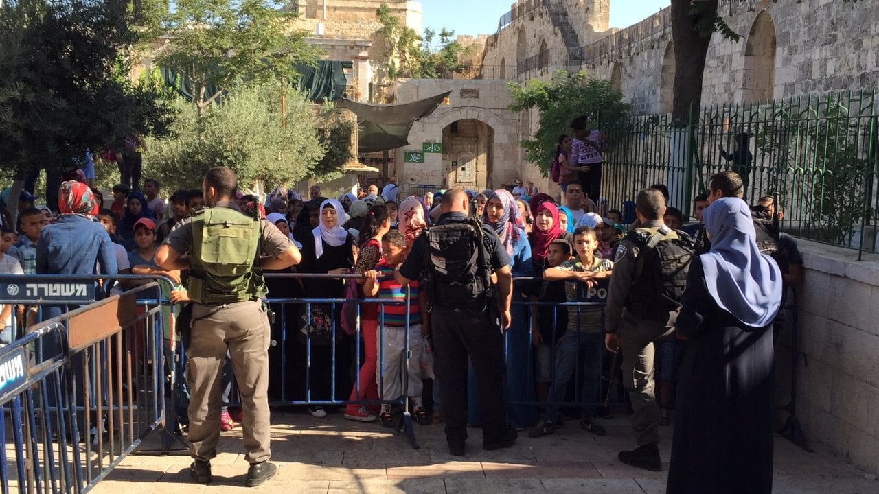 المرأة الفلسطينية .. وسر توارث "الصمود"