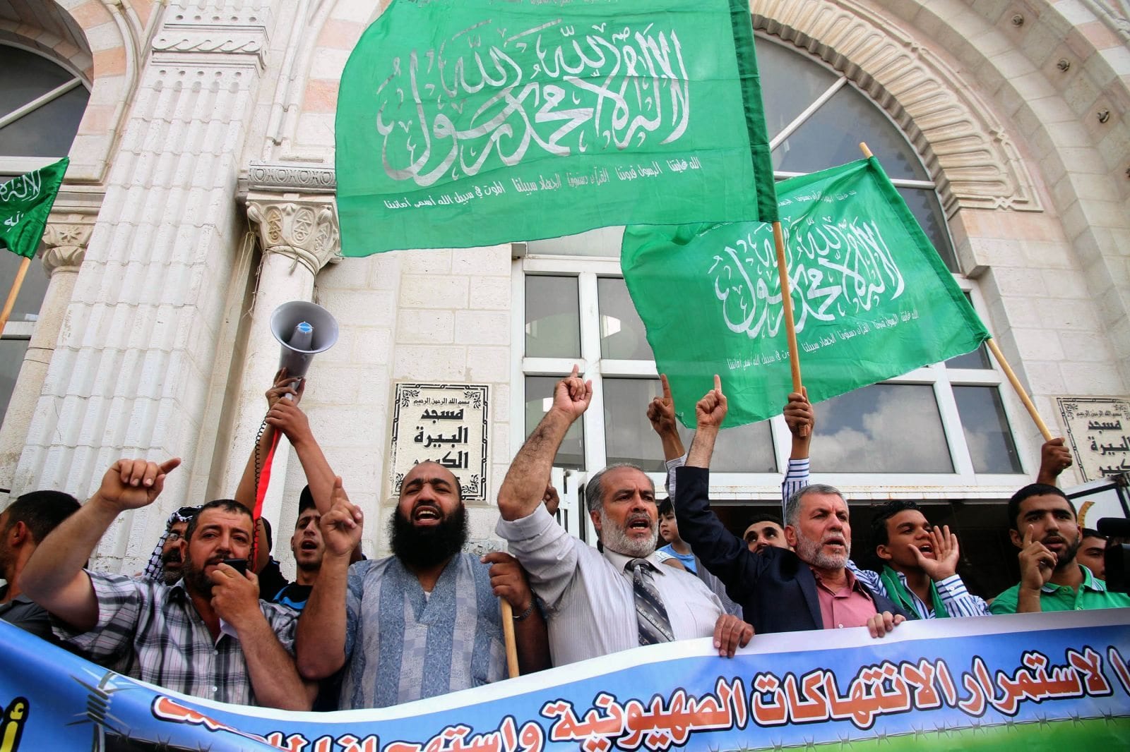 رد "الجوار" عند المحنة!