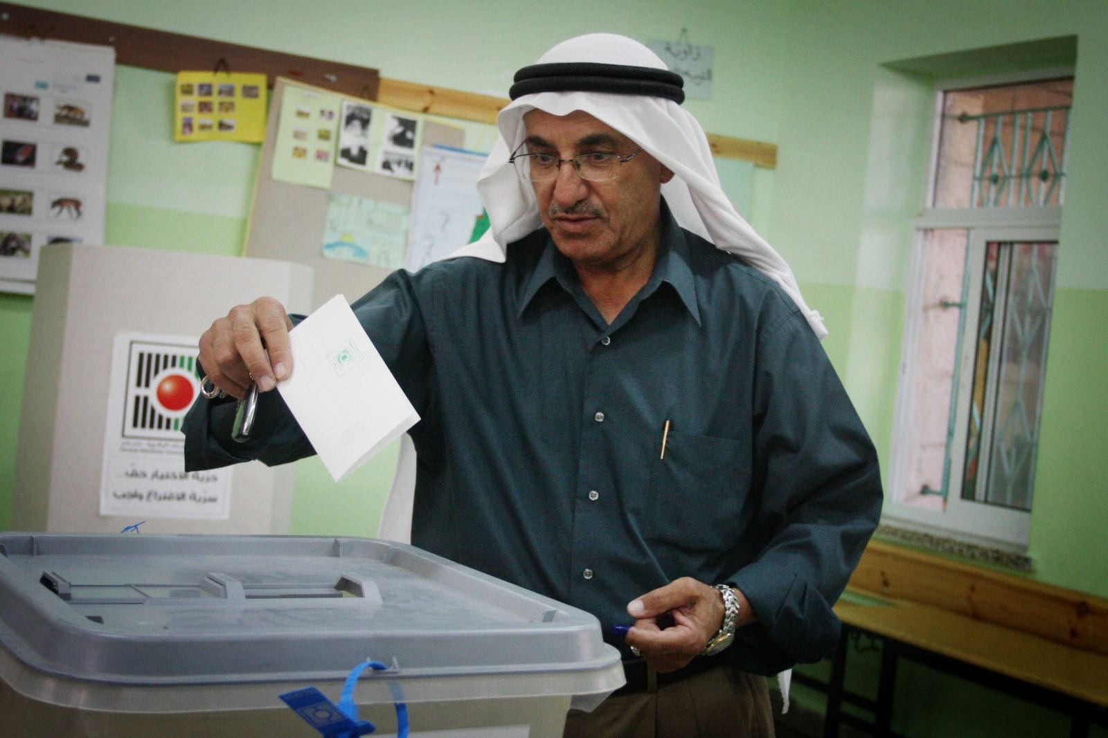 "الكوتة" المسيحية وورقة عباس الطائفية في الانتخابات المحلية الفلسطينية!