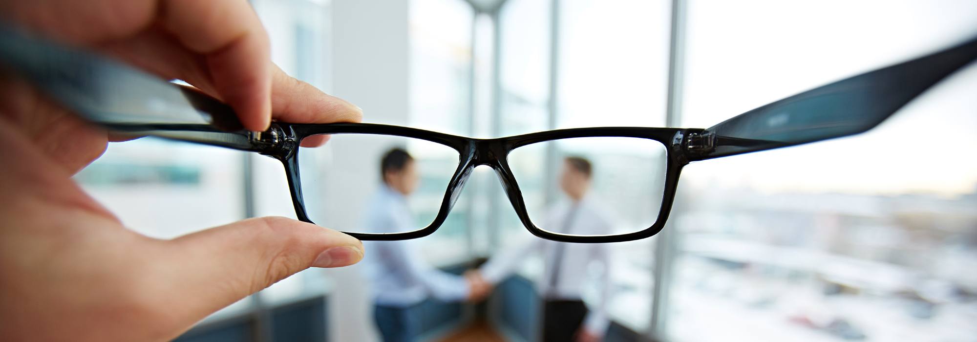 كيف تساهم الشفافية والتجرد في نجاح القيادة الحركية؟