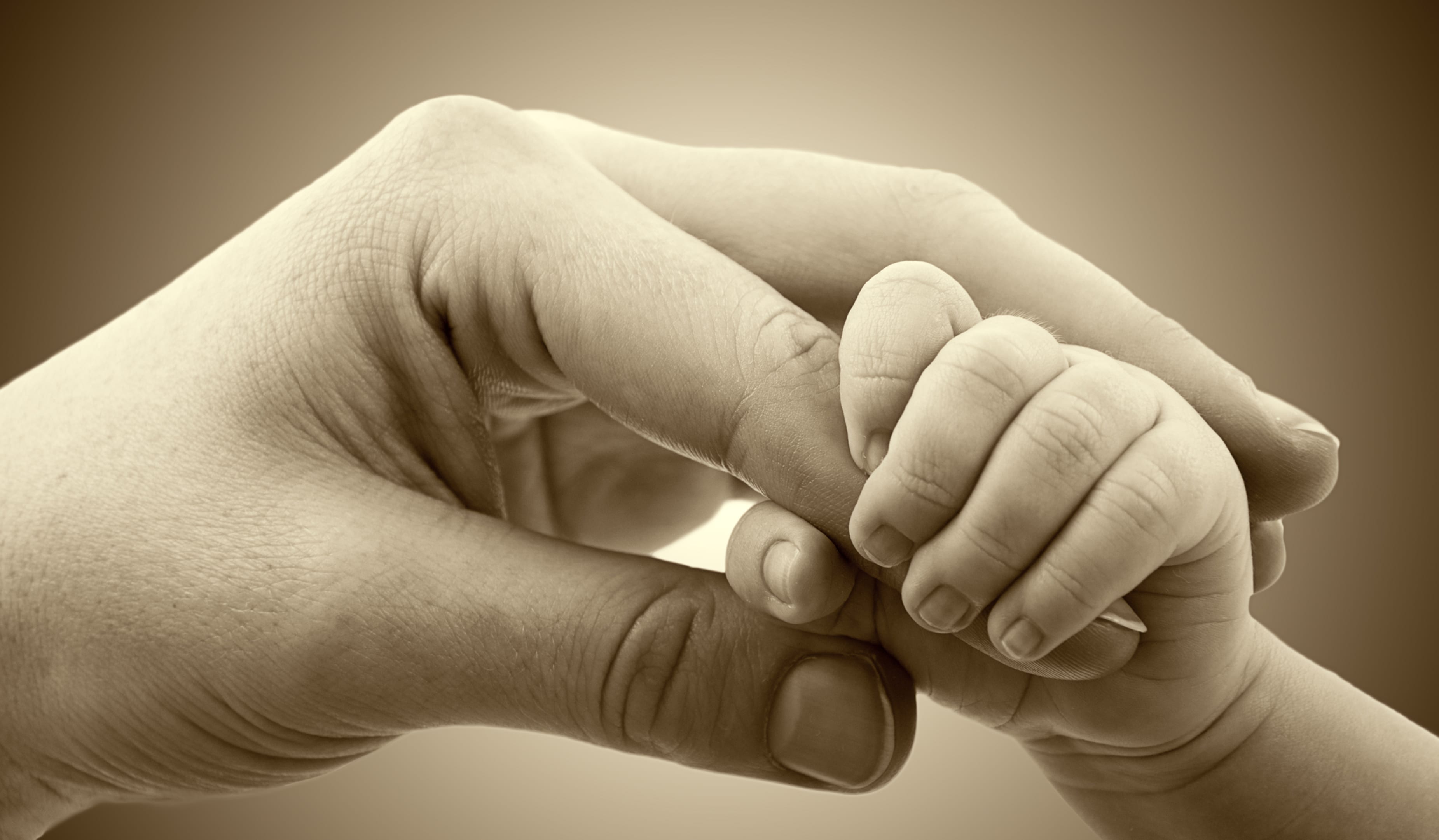 أمهات للبيع.. أمهات للاستئجار.. وأمهات حسب الظروف!