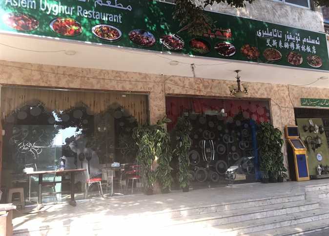 بين الاعتقال والترحيل .. إجرامٌ يطال طلبة تركستان في الأزهر