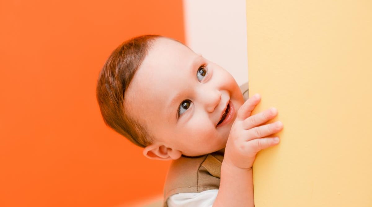 هل علّمت طفلك بروتوكولات اللّباقة الاجتماعية التي حث عليها الإسلام؟