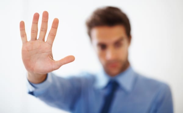 كيف يكون استقبال النقد والتوجيه؟