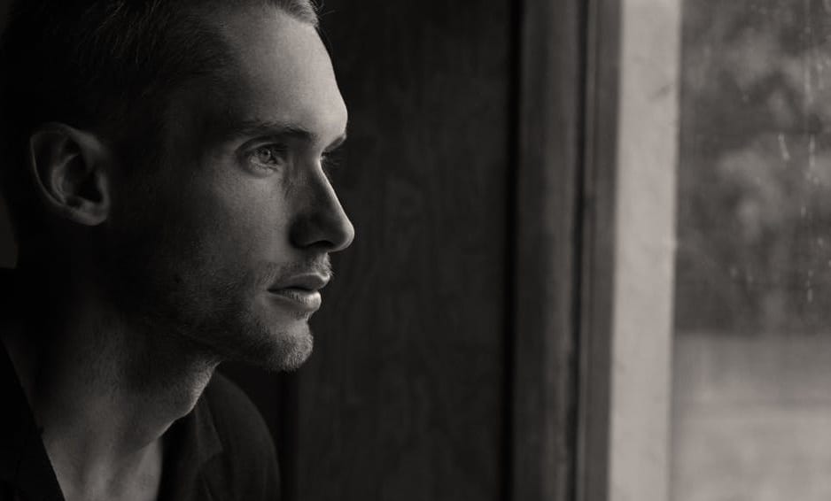 5 طرق لتوقف الأصوات السلبية في رأسك