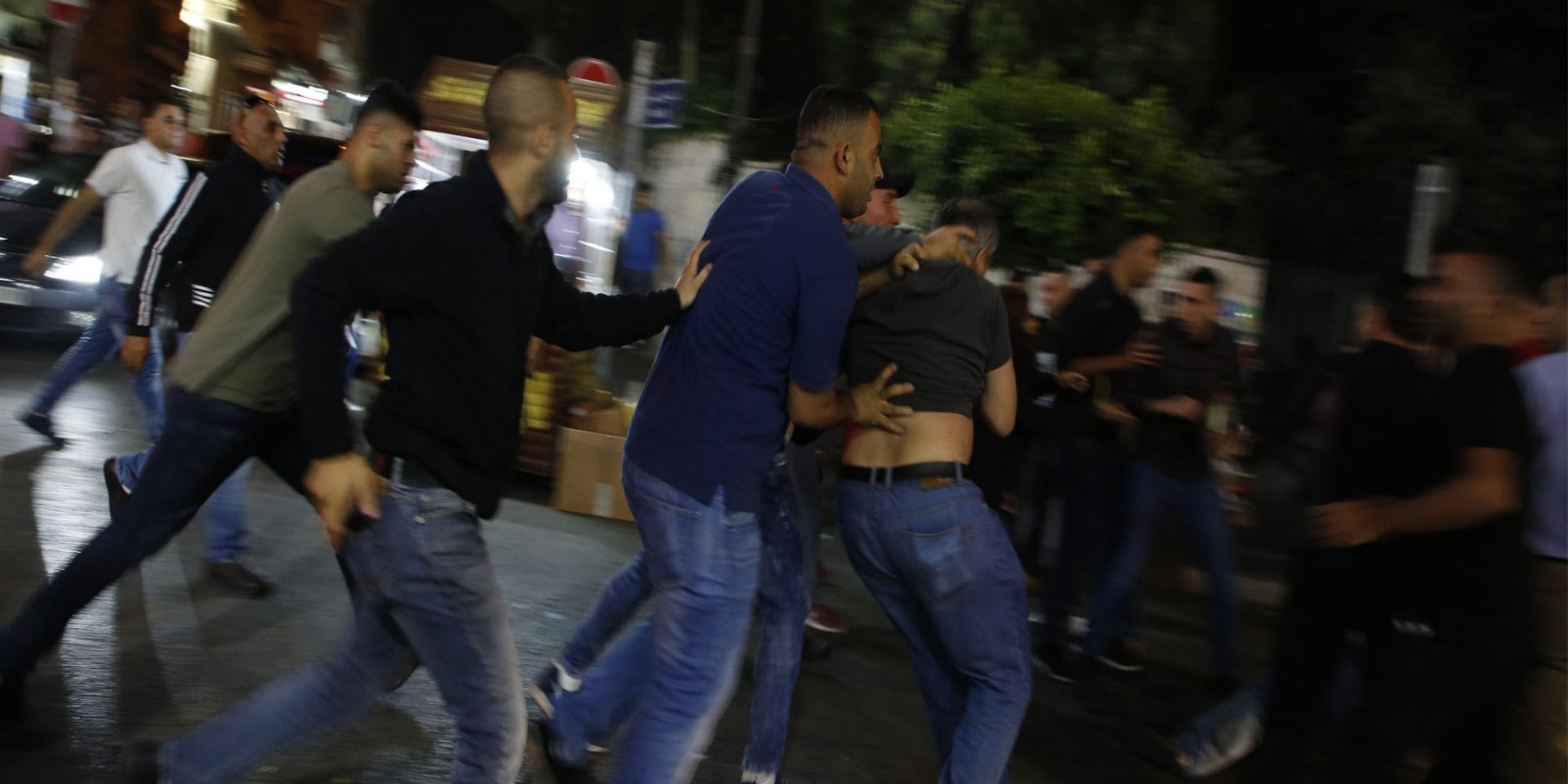 قمع المظاهرات وانتهاك القوانين الفلسطينية