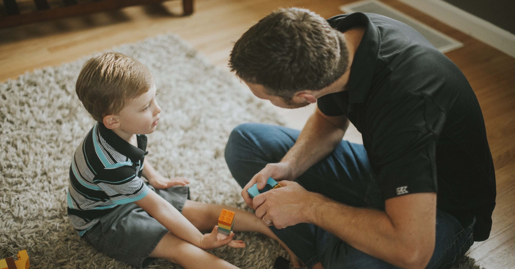 تحذير للآباء .. قد تكونون سبب معاناة أطفالكم مع "القلق"
