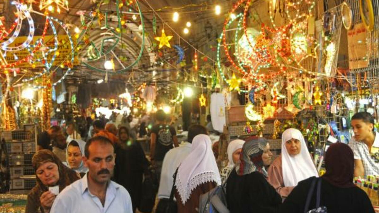 رغم سياسة الاحتلال التهويدية.. المقدسيون يتجهزون لاستقبال شهر رمضان المبارك