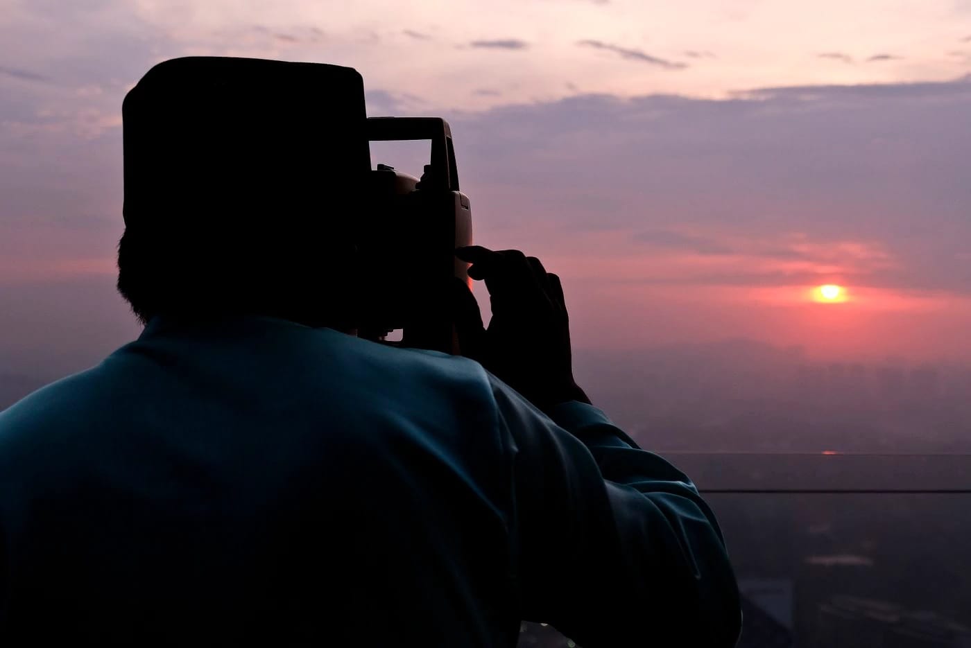 هذا موعد رمضان فلكيا .. ودول تعلق إقامة التراويح في المساجد