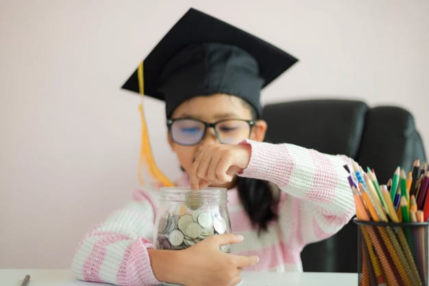 11 نصيحة لتُعلِّم أطفالك مهارة إدارة الأموال