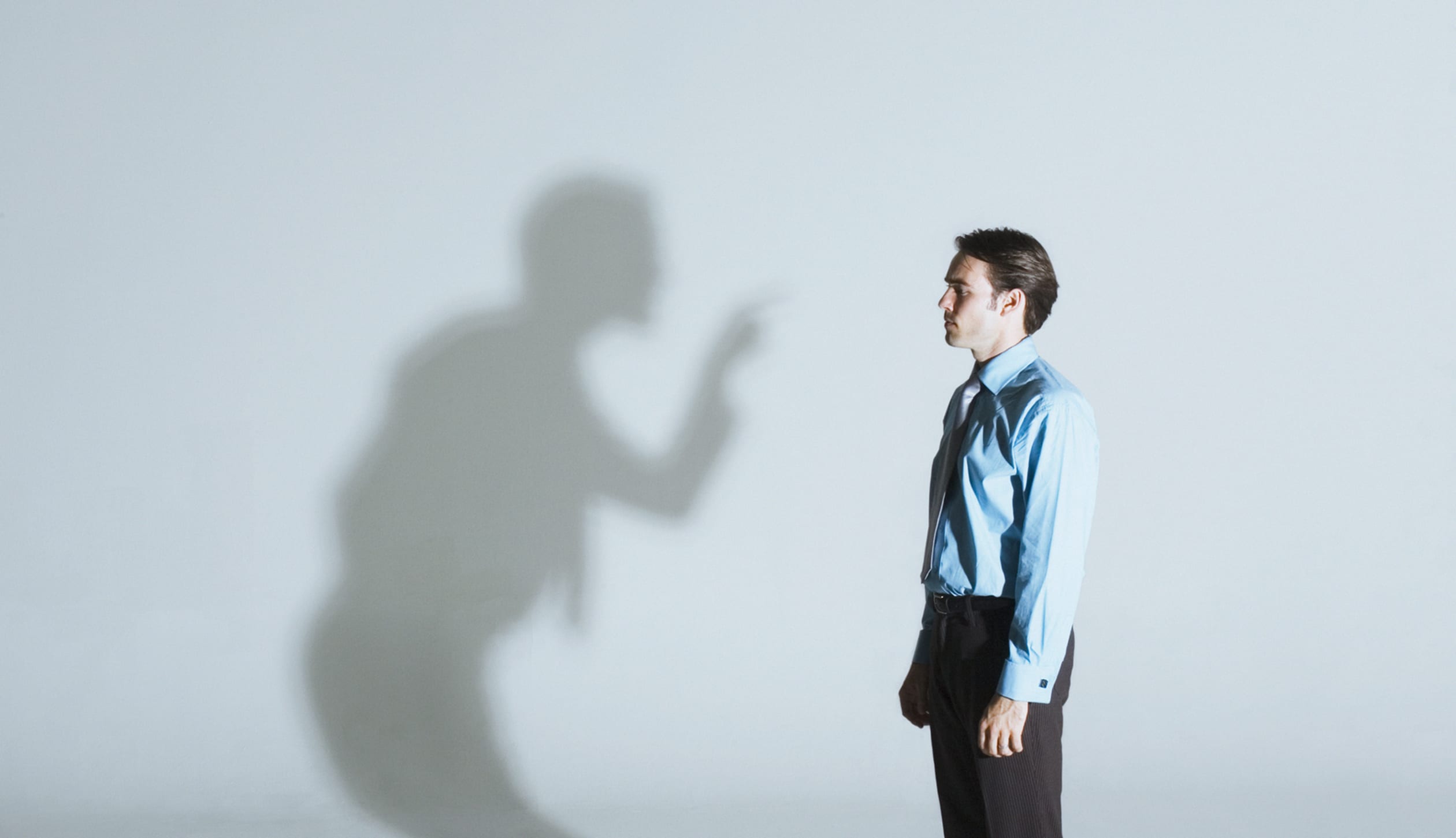 أتأثر كثيراً بكلام الناس .. ماذا أفعل؟