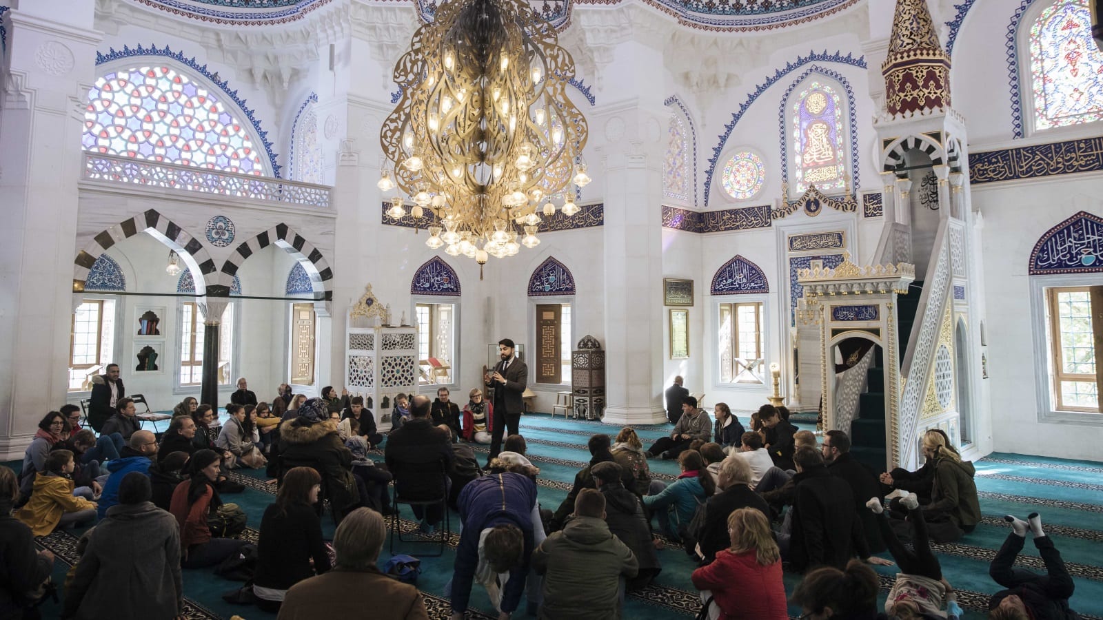 المساجد في الغرب ضرورة ومسؤولية.. فكيف نطورها؟