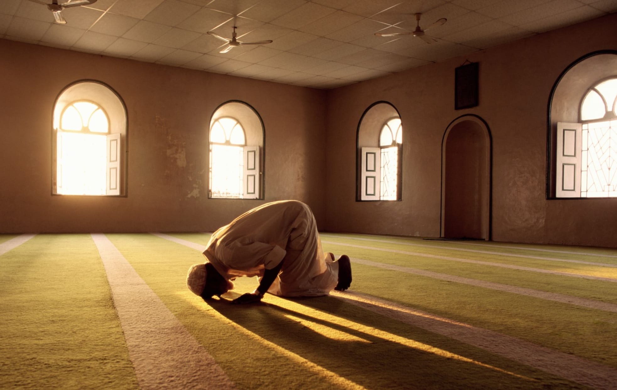 هل تكون عبادة الله بالرغبة أم بالرهبة؟