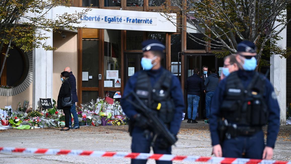 "لأنَّهما عَرَبيَّتان مُحَجَّبتَان".. حصاد سياسات العنصرية والكراهية في فرنسا!