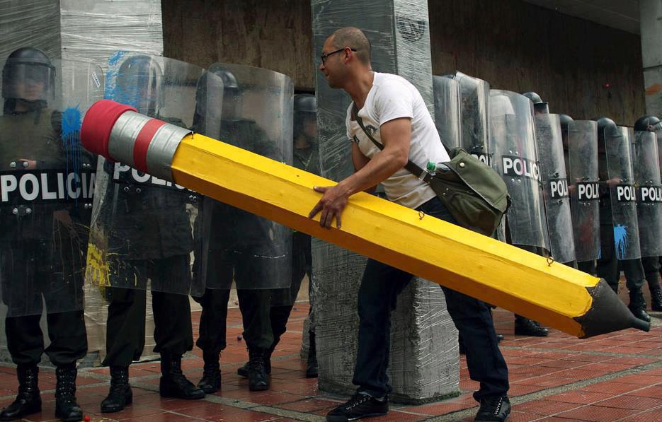 لماذا نصر على الكتابة رغم تراجع الإقبال على القراءة؟!