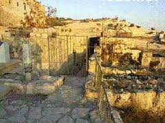 "مأمن الله" .. مقبرة في دائرة الاستهداف الصهيوني