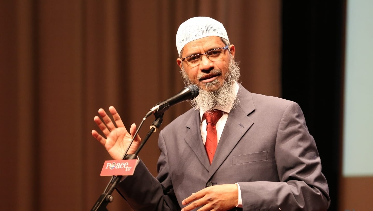 الداعية المسلم ذاكر عبد الكريم نايك..هل هو إرهابي؟!