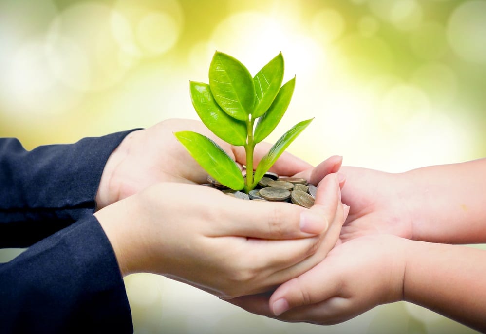 مساعدة المكروب... سر البركة ودوام النعمة!