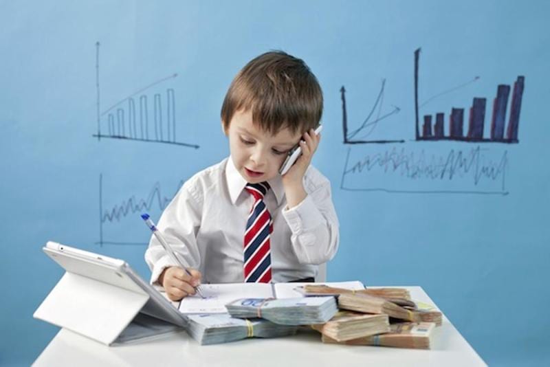 5 دروس تمكّن بها طفلك من صناعة مستقبل مالي متميز