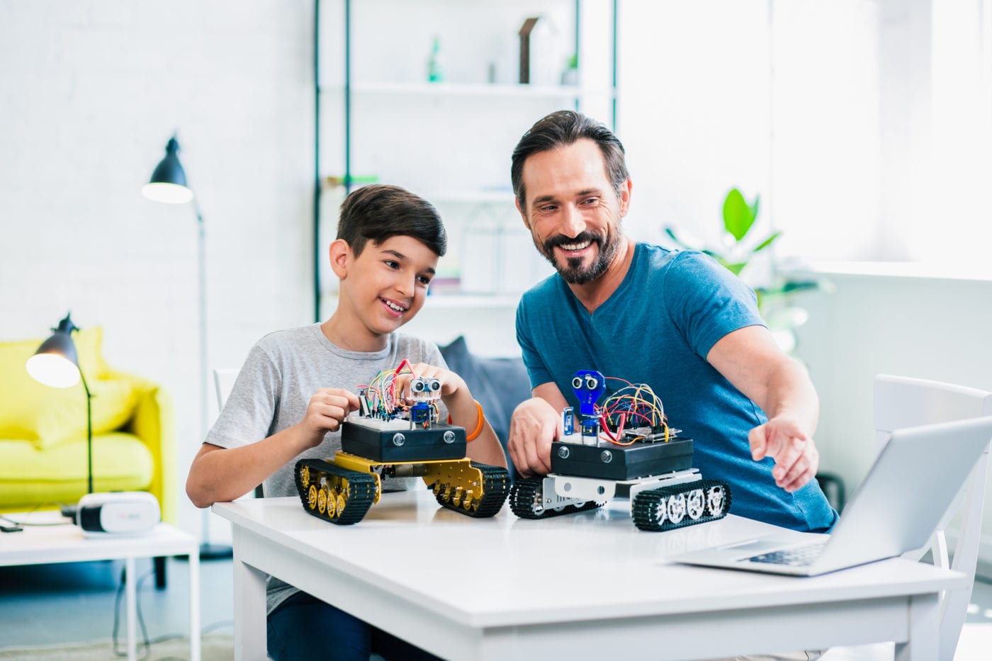 4 أنشطة تعليمية يجب عليك القيام بها مع أطفالك