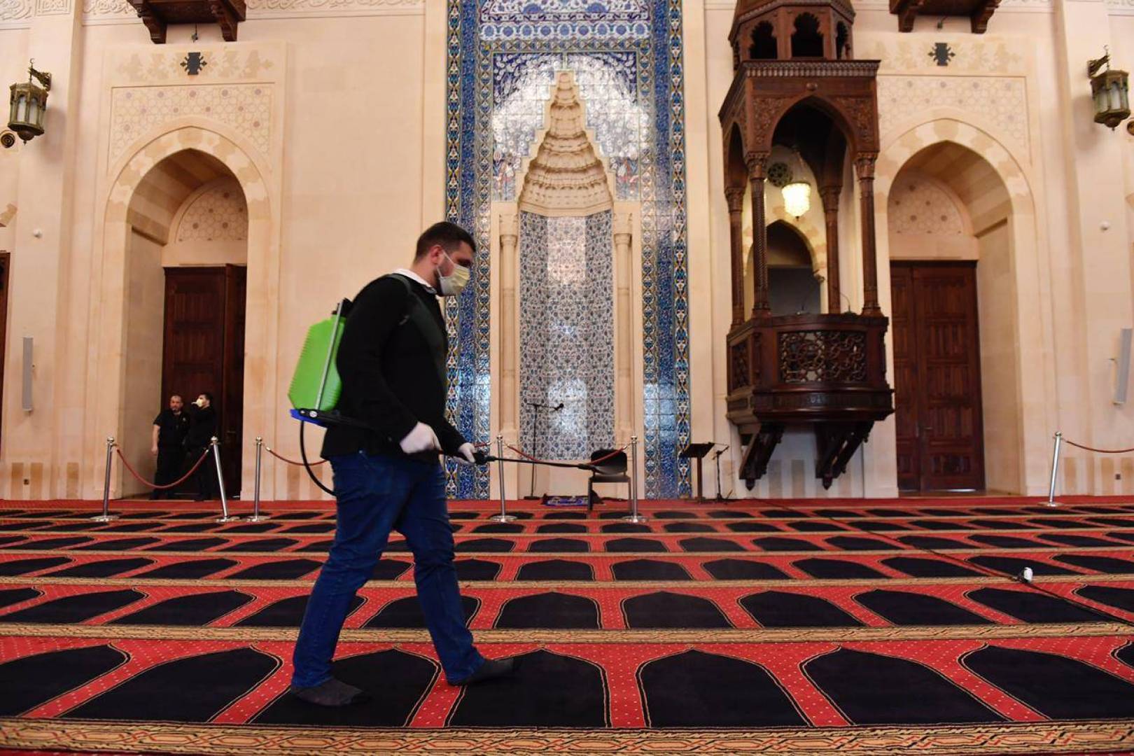 مسألة إغلاق المساجد.. وفن إدارة الأزمة