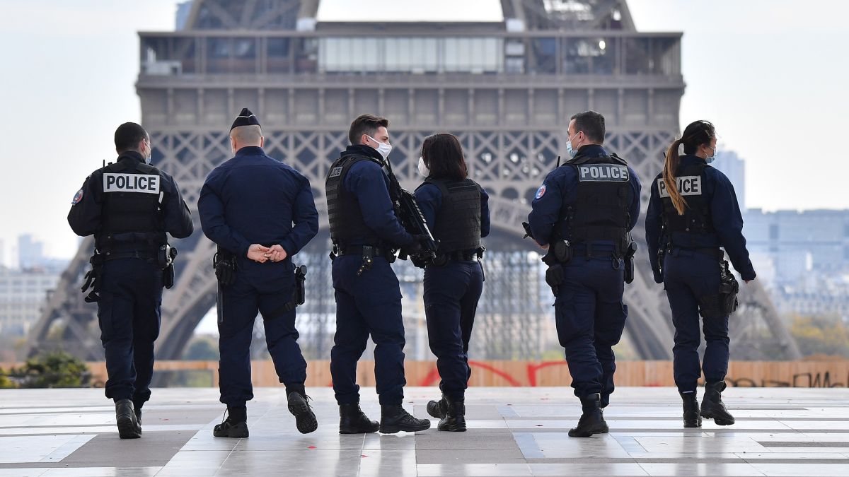 فرنسا من الداخل "مصادرة الآراء واضطهاد أصحاب الفكر المخالف"