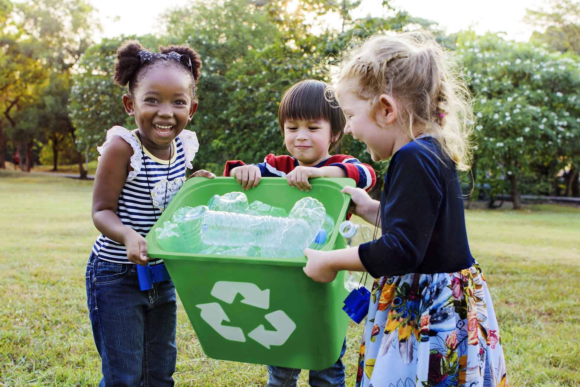 30 نشاطا تطوعيا لتغرس في طفلك حبّ فعل الخير