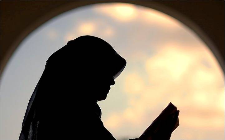 في ظلال القرآن.. من صفات المرأة الصالحة