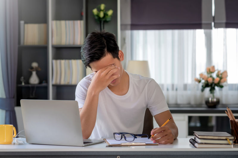 10 خطوات عملية للتوقف عن التفكير الزائد