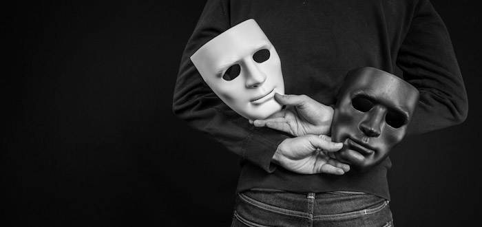 7 أمور تجعلك تميز البشر الذين يظهرون الطيبة وهم يكنون لك الشر