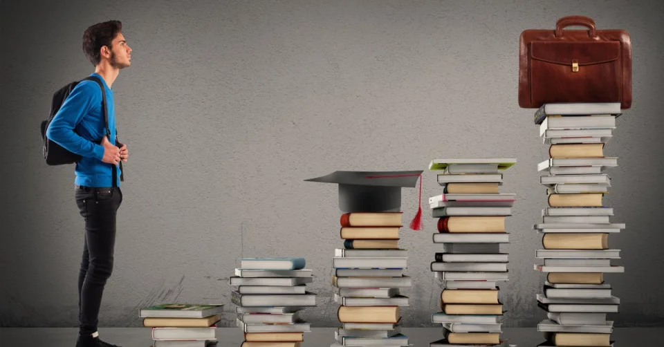 انتبه للفرق بين التفوق الدراسي والتمكن العلمي!